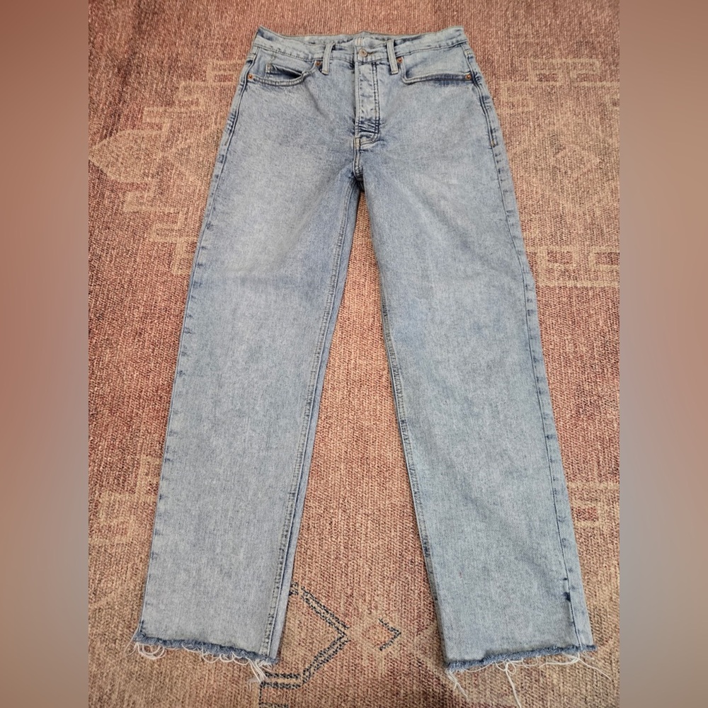 Gap sky hi straight stone wash high rise frayed hem size 10